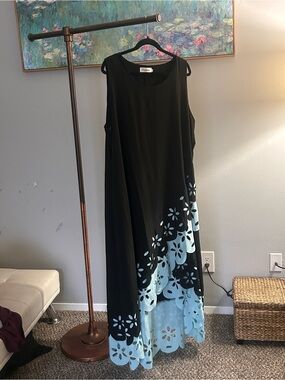 Sleeveless High-Low Floral Hem Maxi Dress - Black & Light Blue